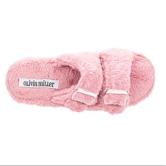 Fuzzy Slip-On Slides - Picture 4 of 8